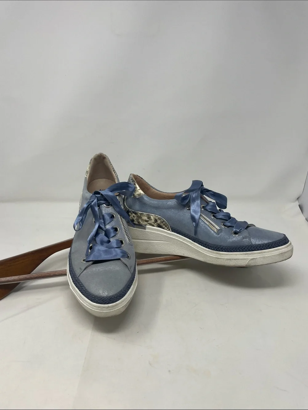 Softwaves Blue & Snakeskin Print Lace-Up Wedged Sneakers Size 9.5